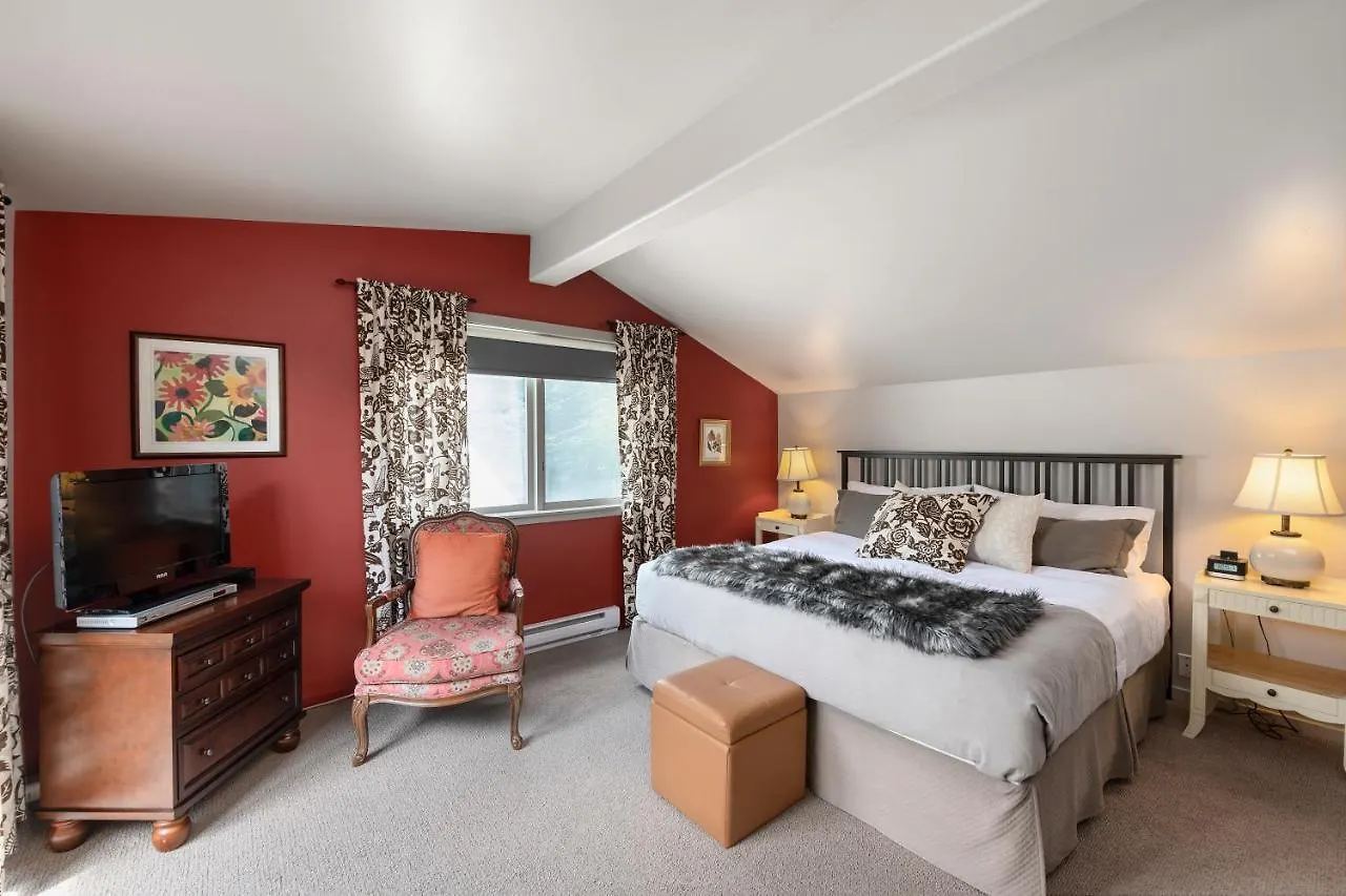 Hedgerow House Bed & Breakfast Ganges Canada